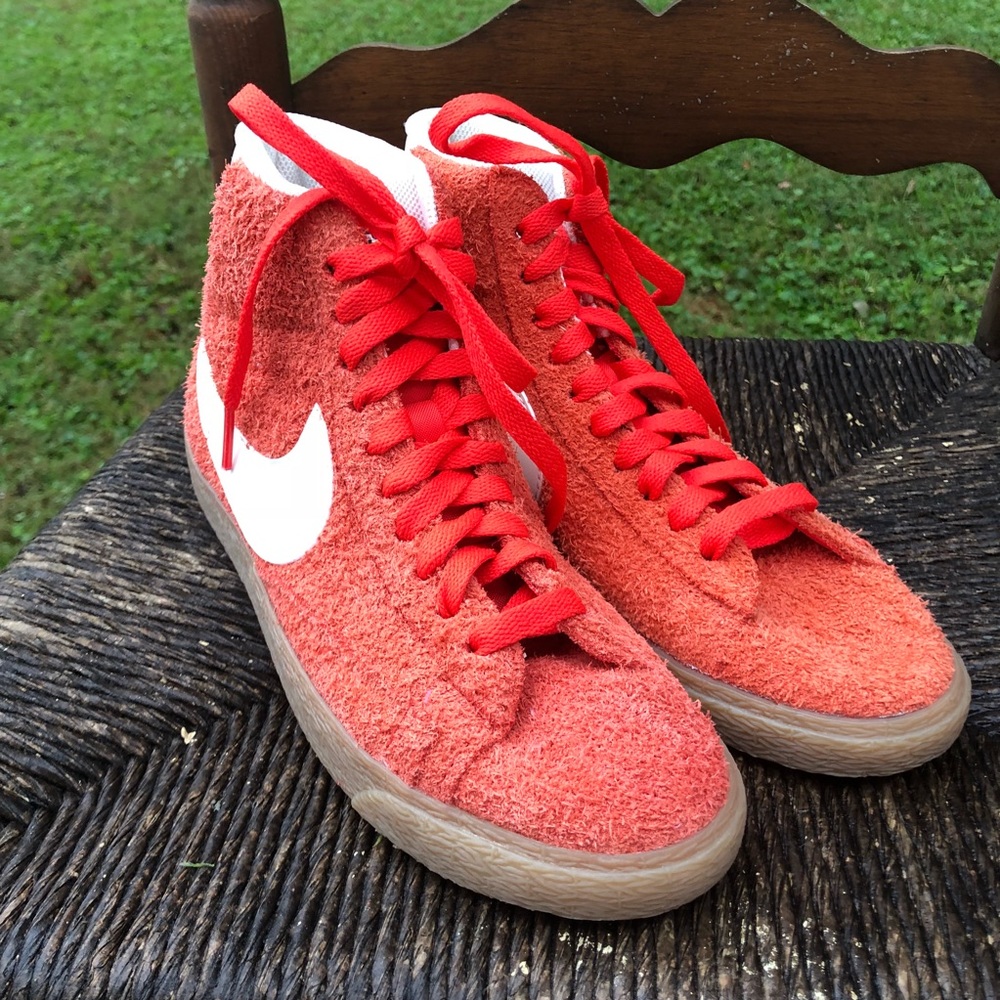NIKE women’s suede ORANGE hi top. NWOT